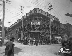 1-13-hotel-canada-jubile-victoria-en-1897_br-exposition-vitrine-sdc