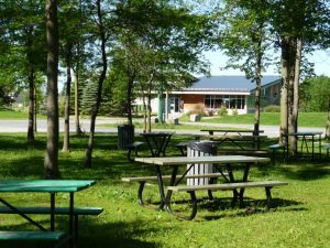 Parc Les Salines_Photo_Chalet_Été_02